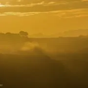 Toskana am Morgen im Nebel